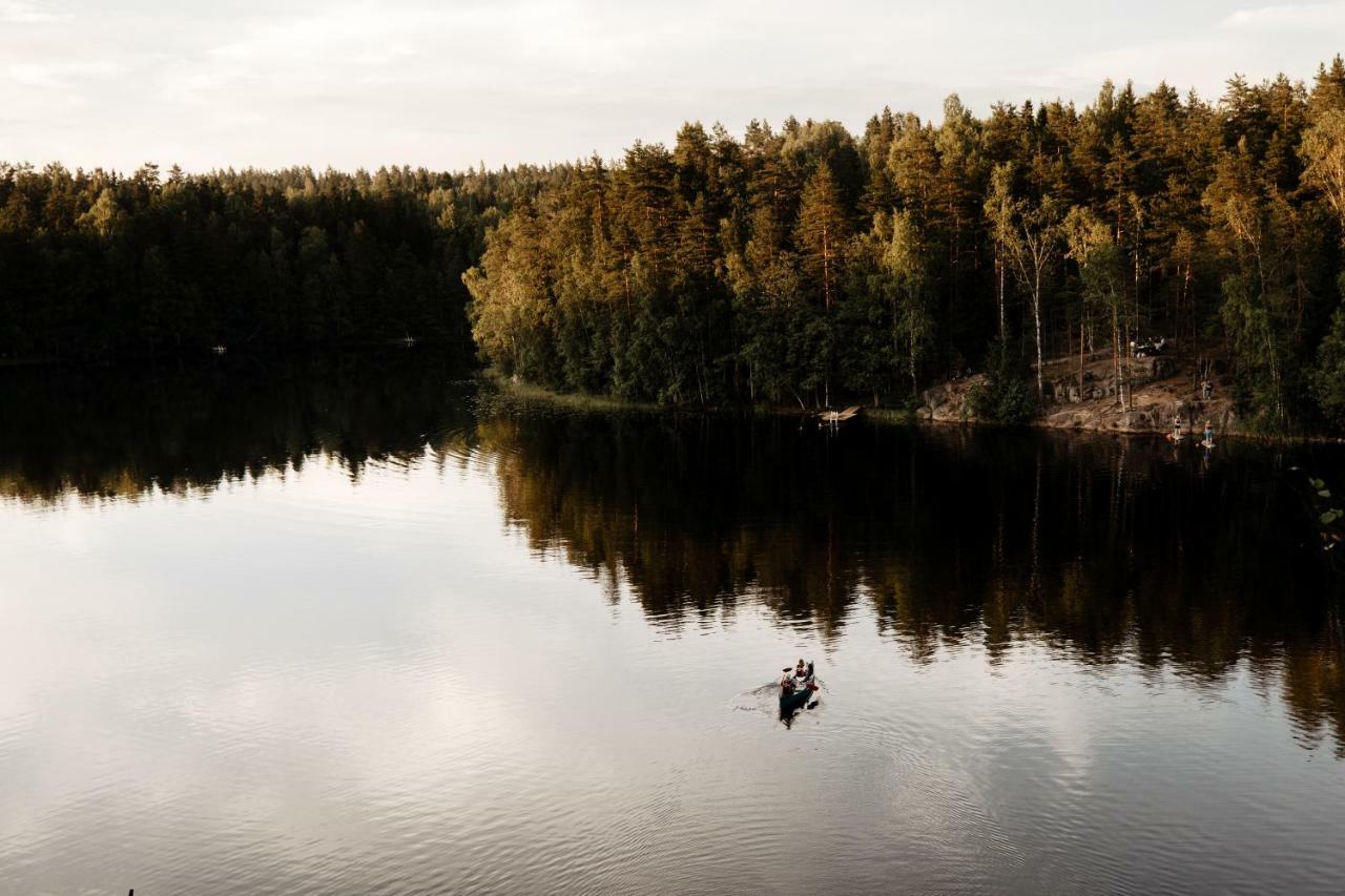 Lapland Hotels Bulevardi Helsinki Exterior photo The lake in autumn